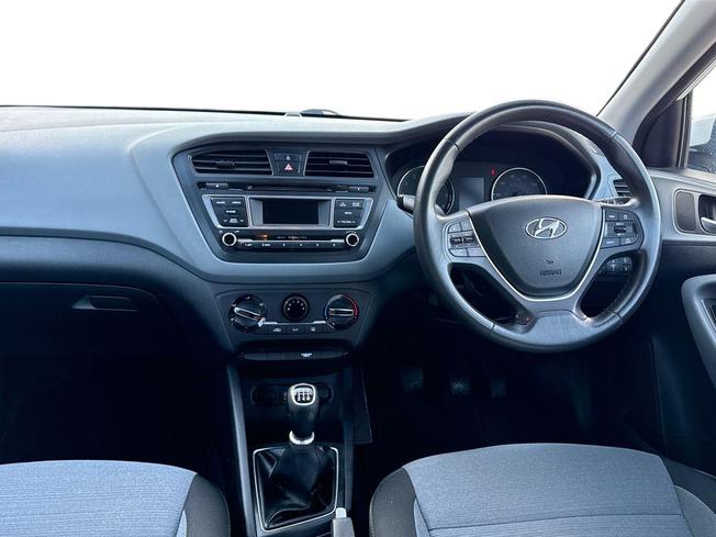 HYUNDAI i20 Photo 11