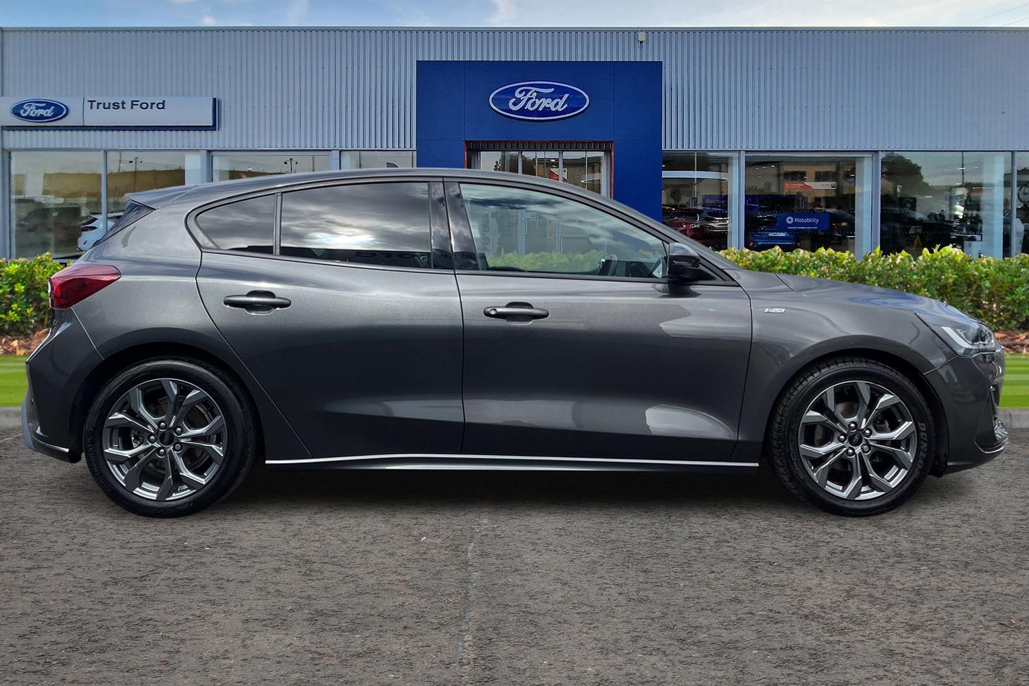 Ford FOCUS Photo 2