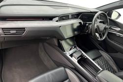 AUDI E-Tron S Photo 2