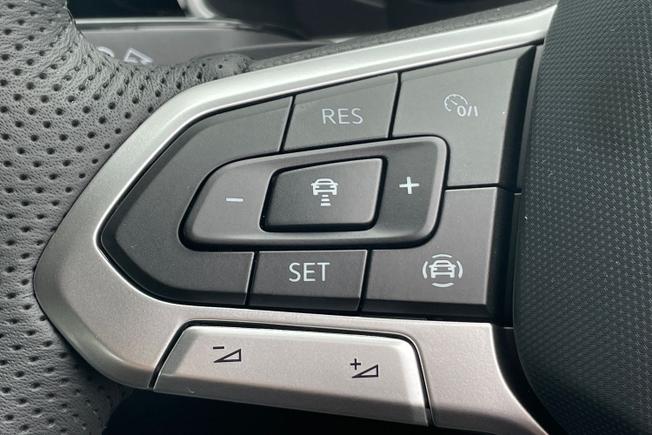 VOLKSWAGEN T-Roc Photo 16