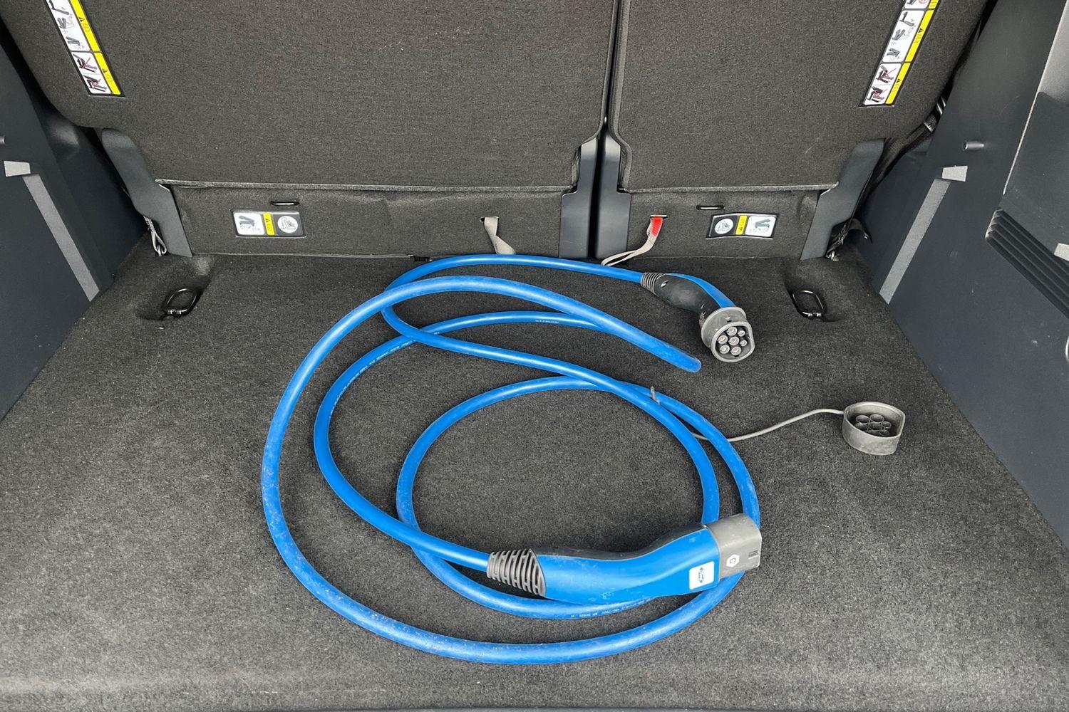 Ford E-Tourneo Courier Photo 22