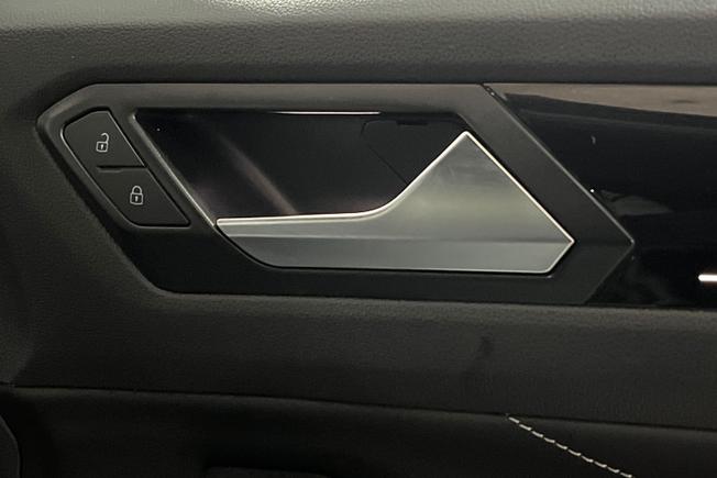 VOLKSWAGEN T-Roc Photo 26