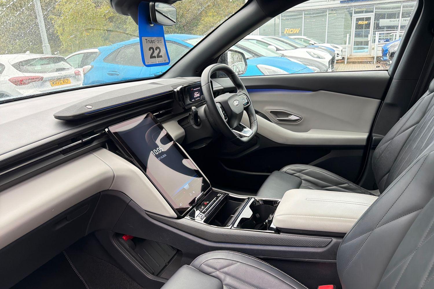 Ford EXPLORER Photo 17