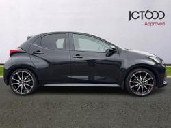 TOYOTA Yaris Photo 4