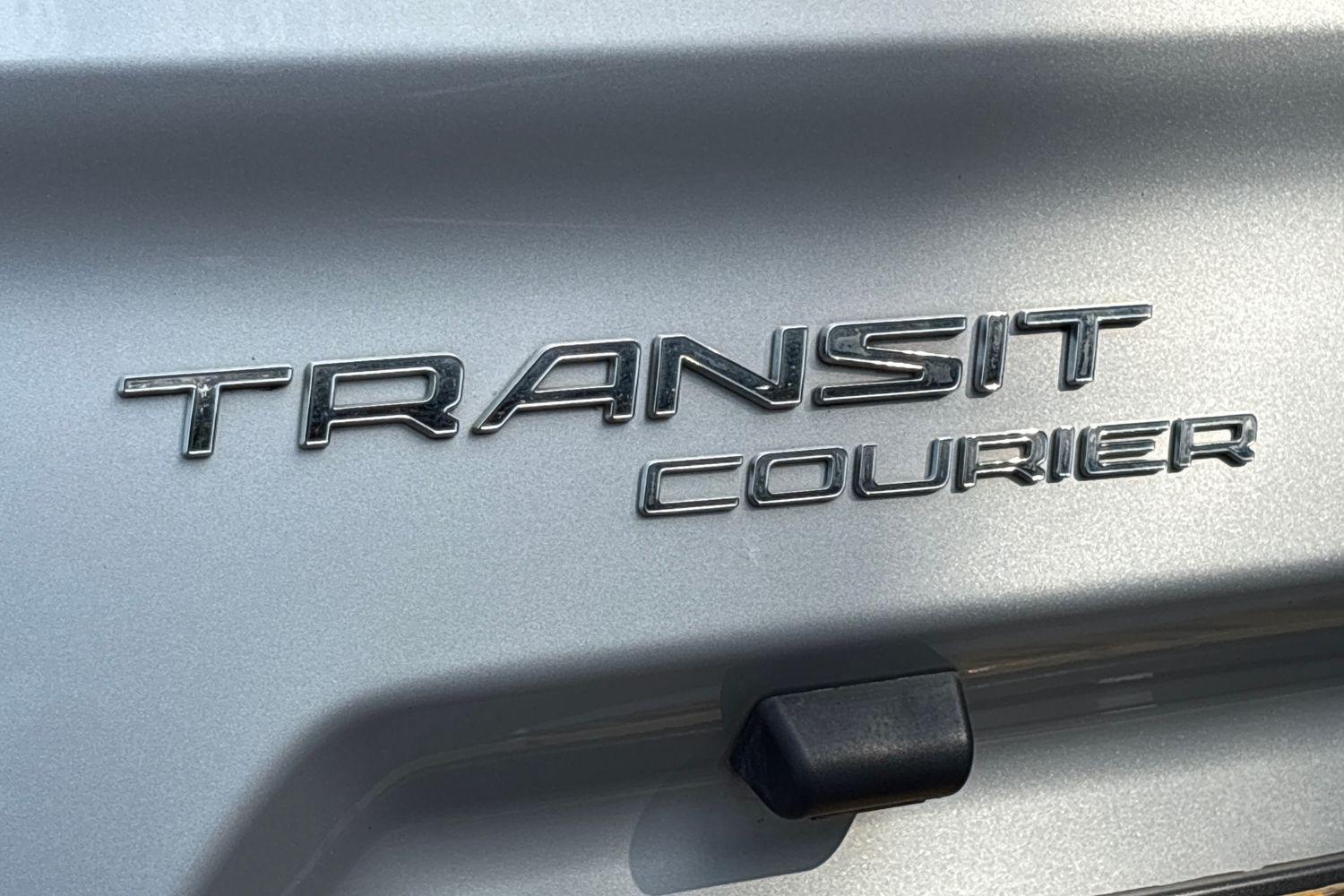 Ford TRANSIT COURIER Photo 19