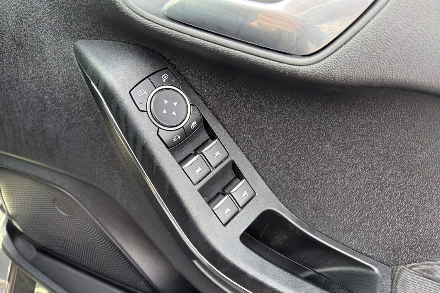 Ford FIESTA Photo 15