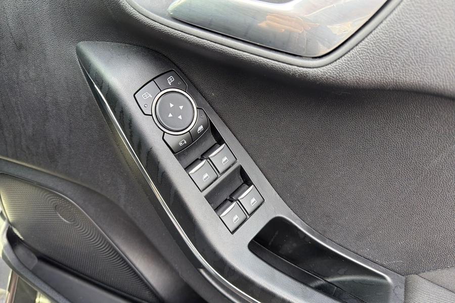 Ford FIESTA Photo autoimg-a2bed685438af83f6f0d7dd8f726f39e02bd88be.jpg