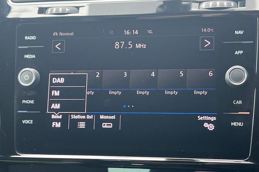 Volkswagen GOLF Photo autoimg-a2bf1019ece585f828bd4ce231f062f007ef985a.jpg