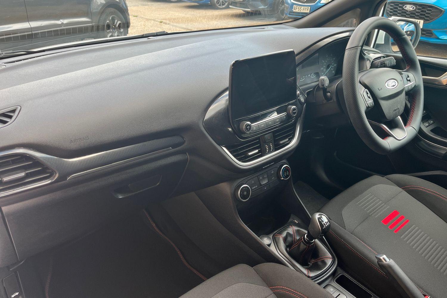 Ford FIESTA Photo 17