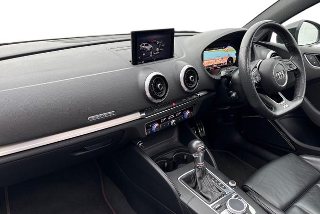 Audi S3 Photo 2