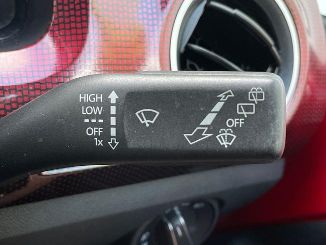 VOLKSWAGEN UP Photo 36
