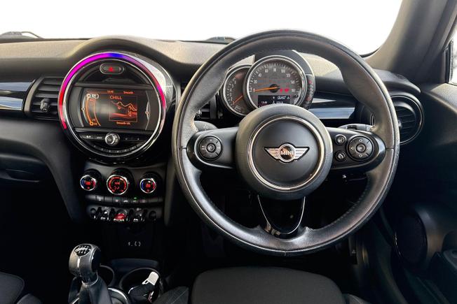 MINI Hatchback Photo 11