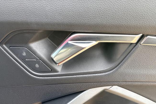 Audi Q3 Photo 32