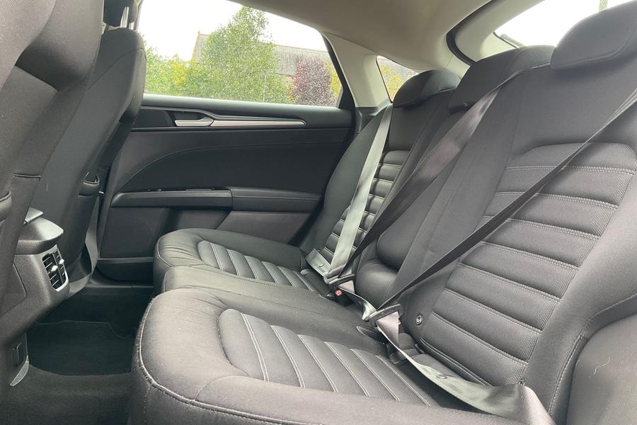 Ford MONDEO Photo autoimg-a2daea8cd2d476591c2d43c1313fab477a4d92d5.jpg