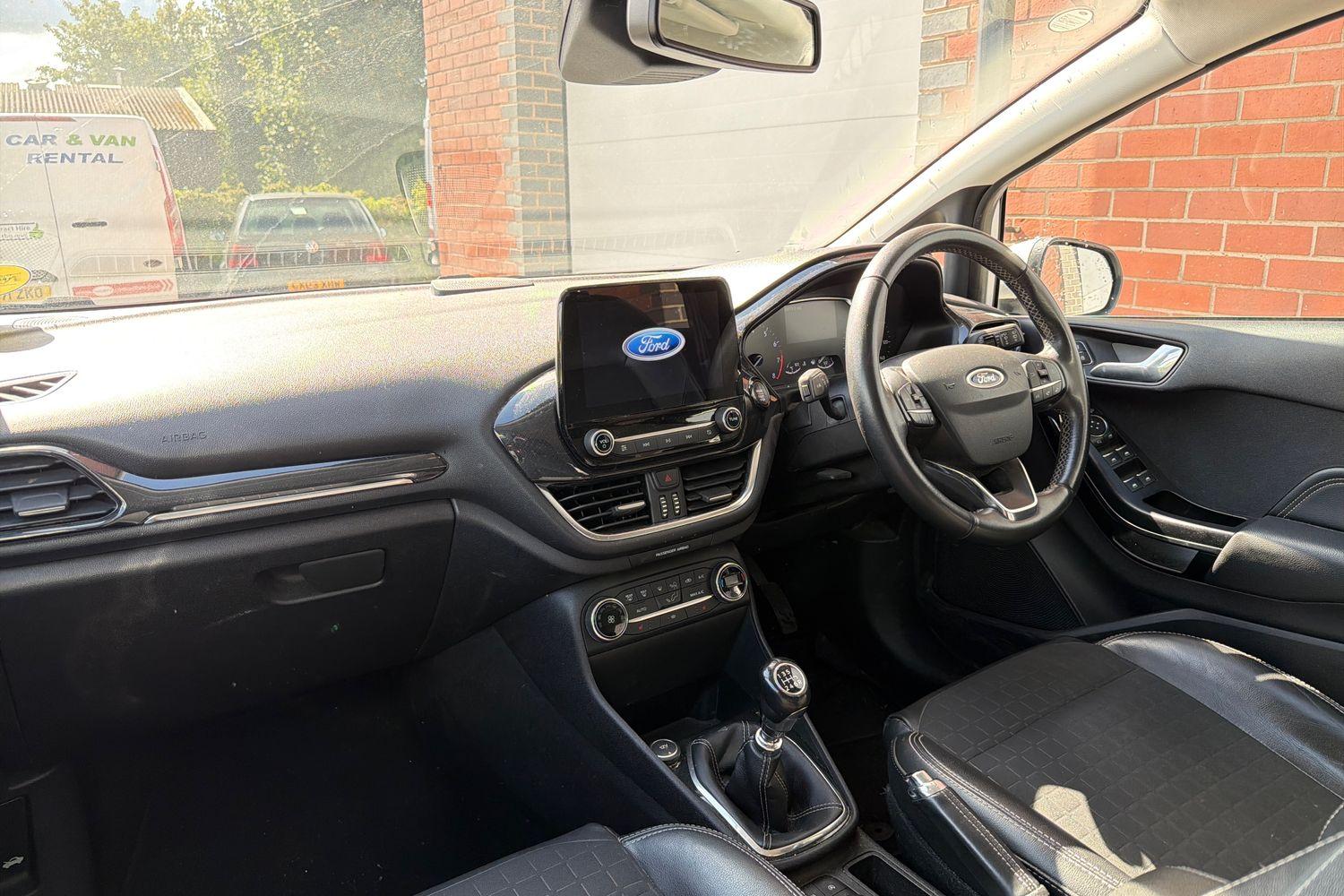 Ford FIESTA Photo 17