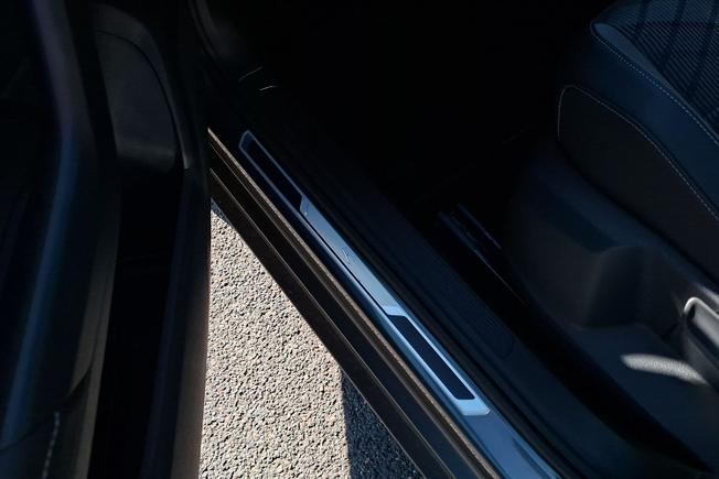 Volkswagen T-Roc Photo 21