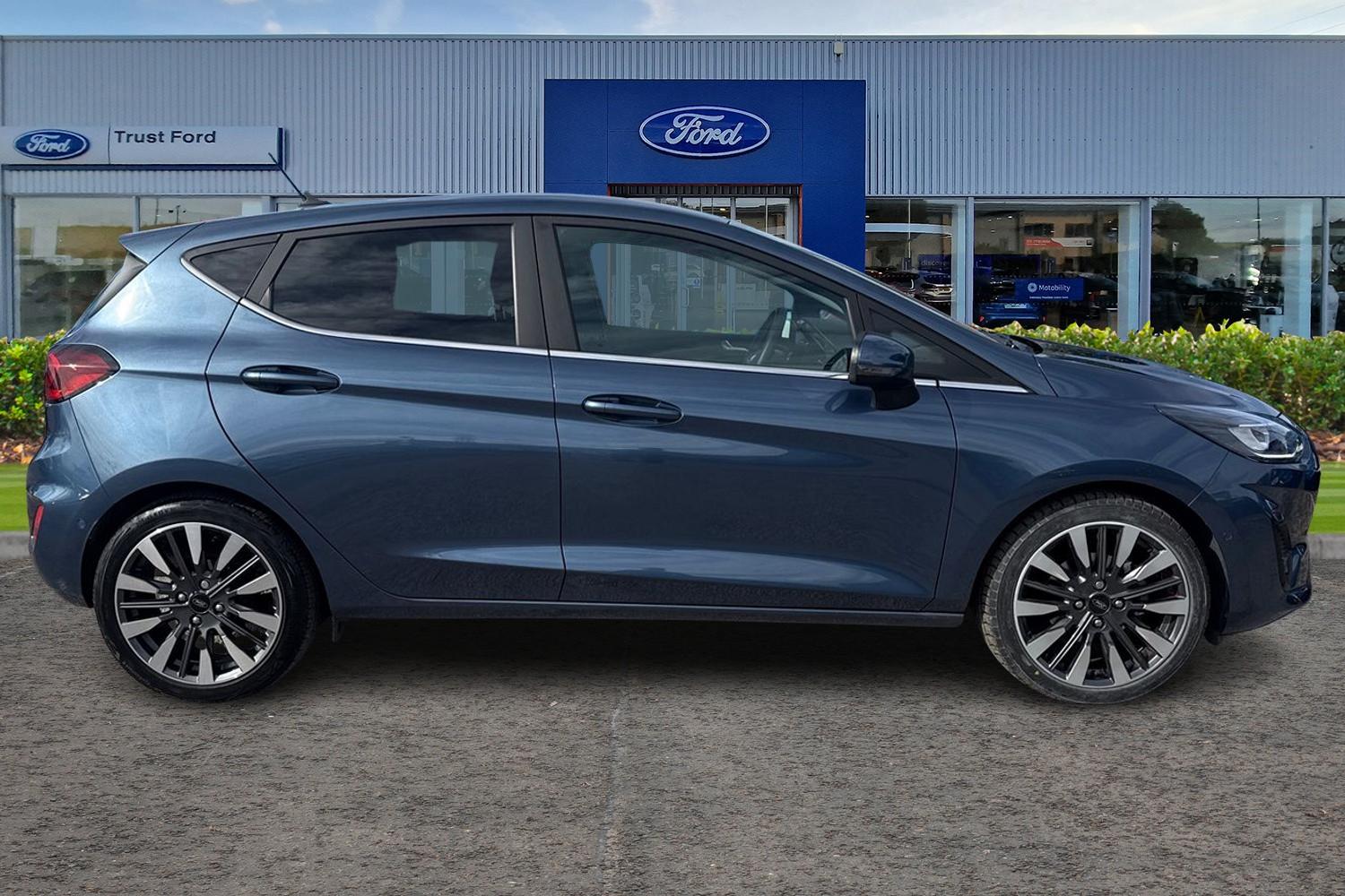 Ford FIESTA Photo 2