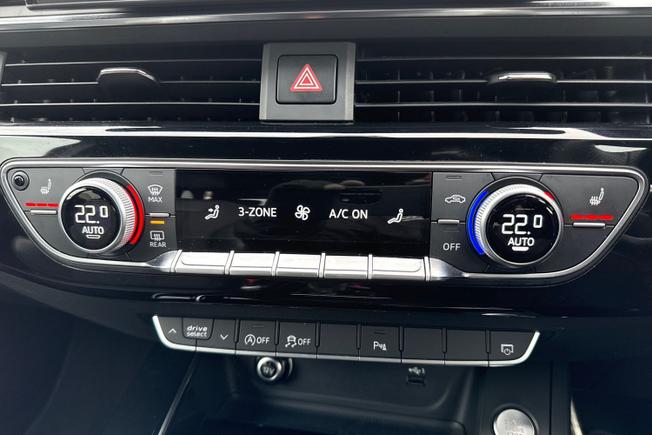 AUDI A4 Avant Photo 22