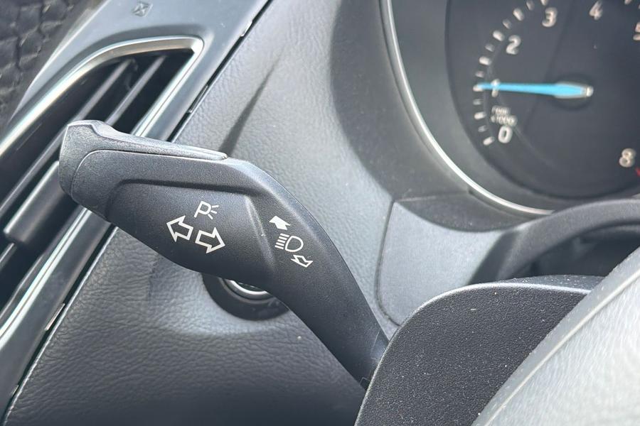 Ford FOCUS Photo autoimg-a2e8aa8d1a3dbc1363260ef8e3b45bf9ccbe3ddc.jpg