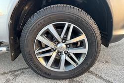 TOYOTA Hilux Photo 5