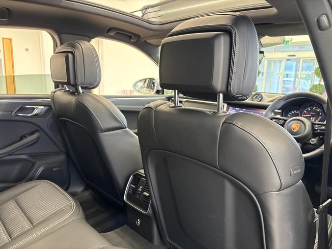 PORSCHE Macan Photo 45
