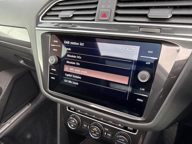 VOLKSWAGEN Tiguan Photo 13