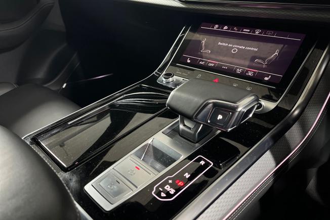 AUDI Q8 Photo 23