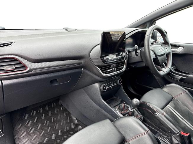 FORD Fiesta Photo 2