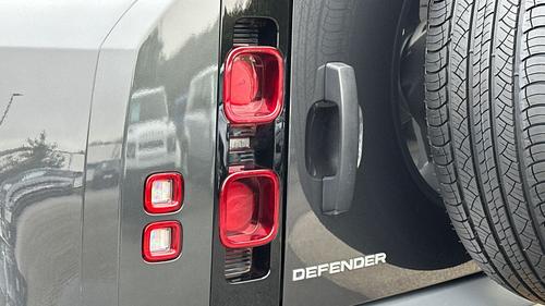 Land Rover Defender Photo autoimg-a2f882c78fad21ed9a0b6e3ad6d1a449f8470aa9.jpg