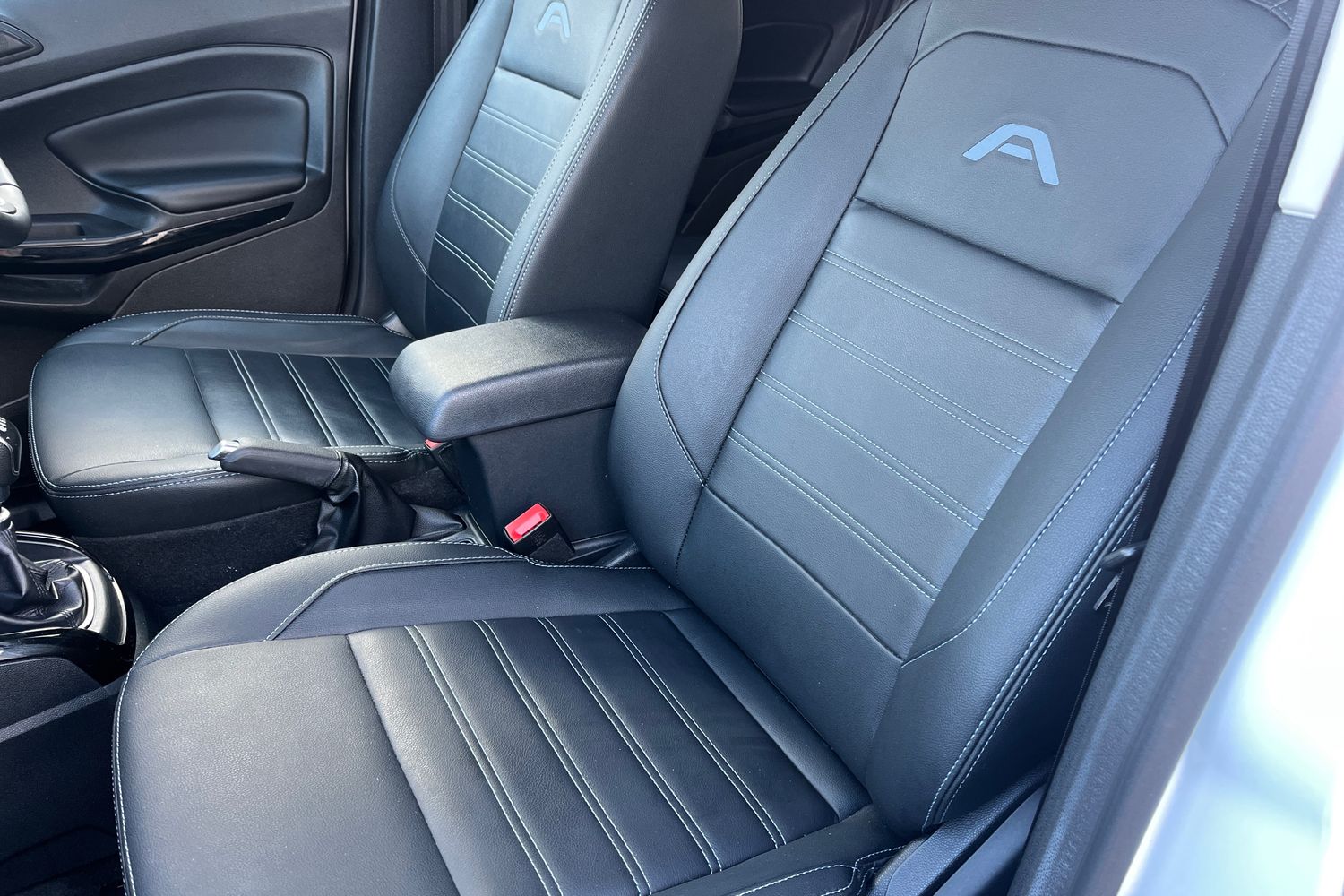 Ford ECOSPORT Photo 18