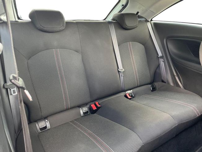 VAUXHALL Corsa Photo 9