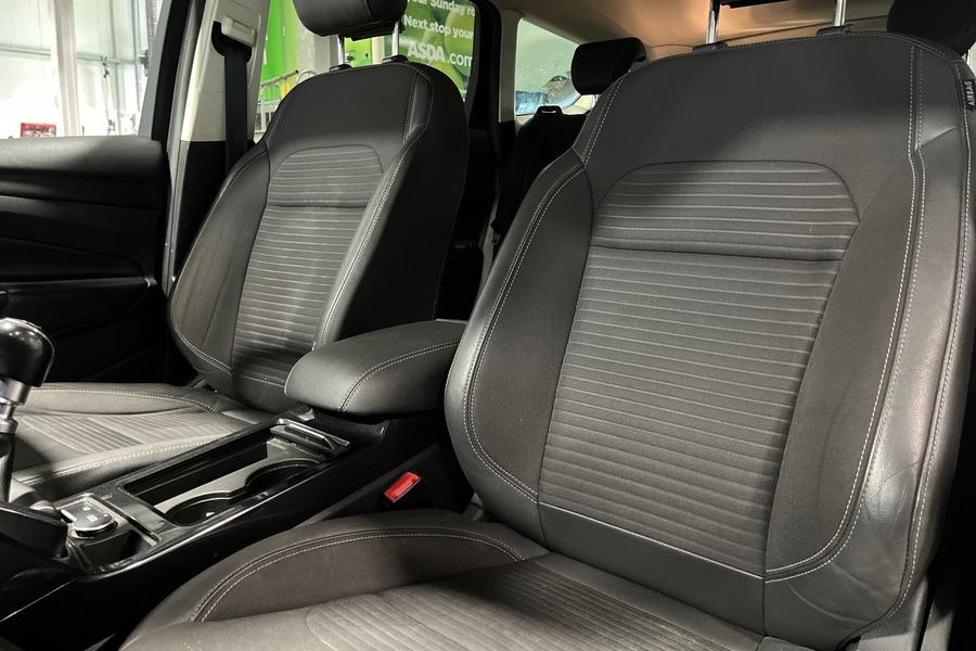 Ford KUGA Photo autoimg-a30140e52017d5be41bf987ee87abc34a6f7c945.jpg