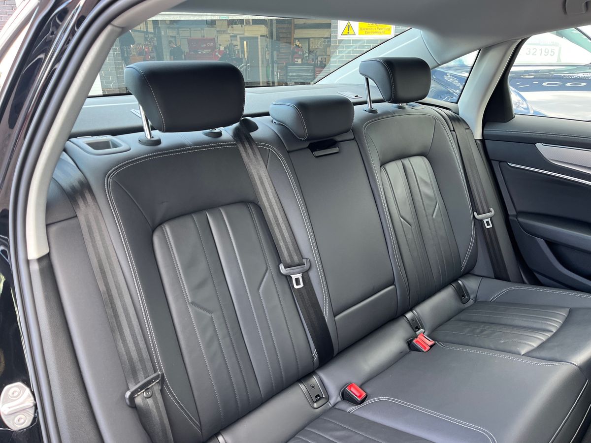 Audi A6 Saloon Photo 32