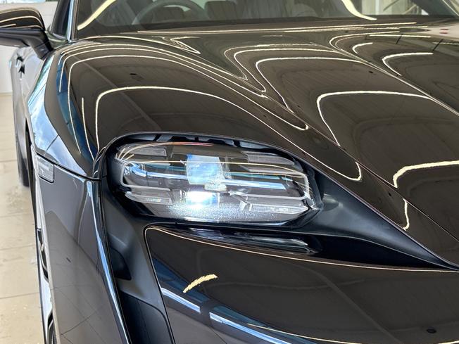 PORSCHE Taycan Photo 21