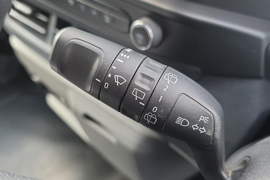 Used Ford TRANSIT CUSTOM WP75FXT 33