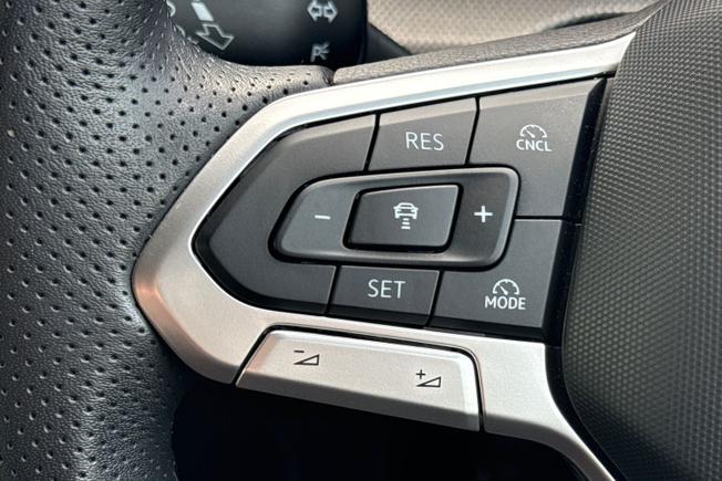 VOLKSWAGEN Golf Photo 16