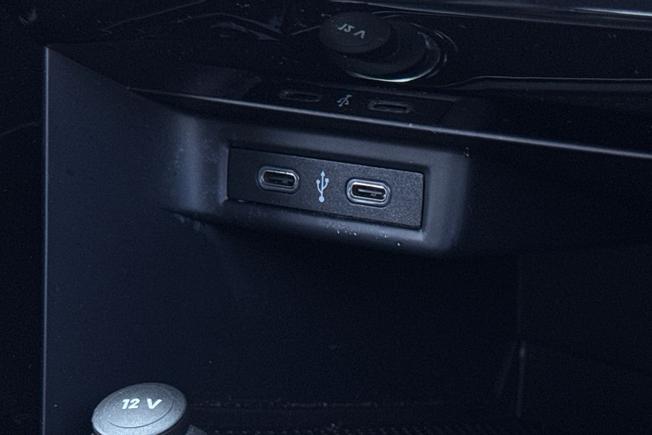 VOLKSWAGEN T-Roc Photo 26