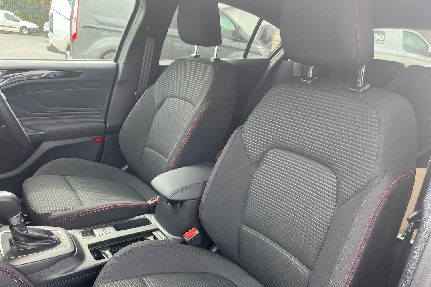 Ford FOCUS Photo 18