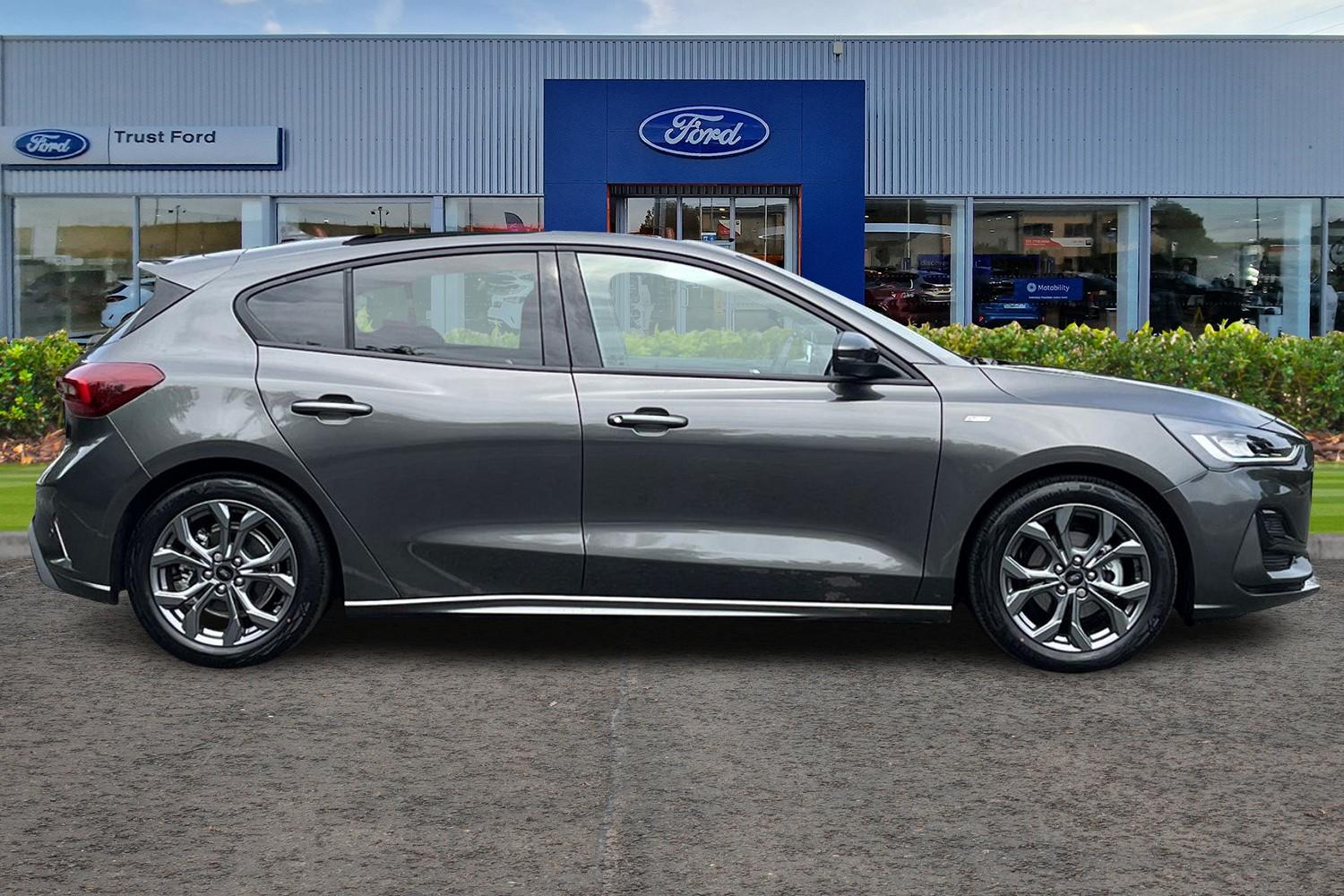 Ford FOCUS Photo 2