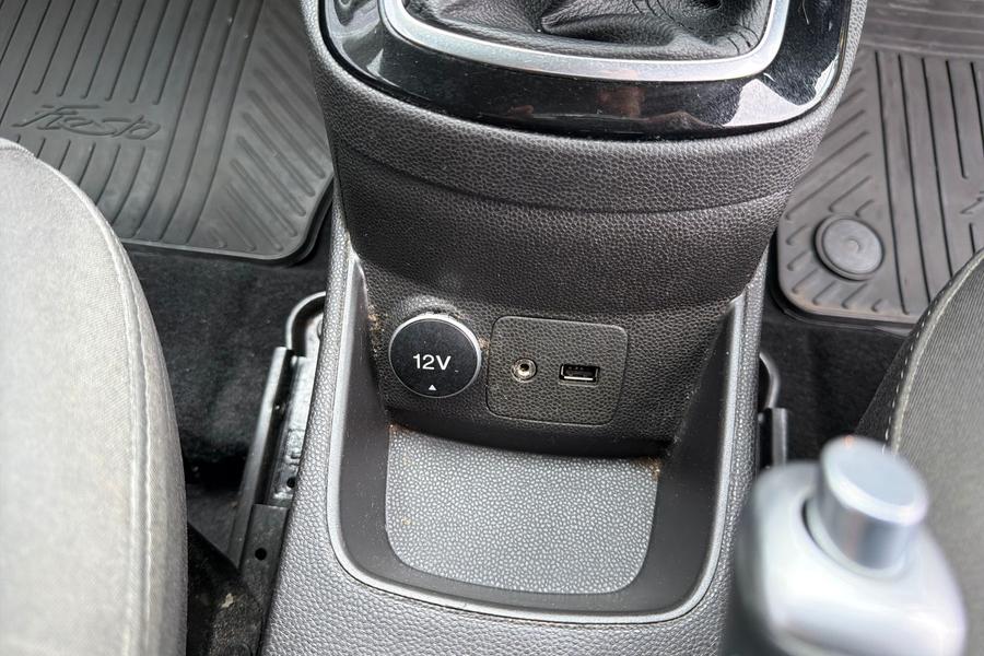 Ford FIESTA Photo autoimg-a320472909446d7a9d99fed1e68d8e5130b4168a.jpg