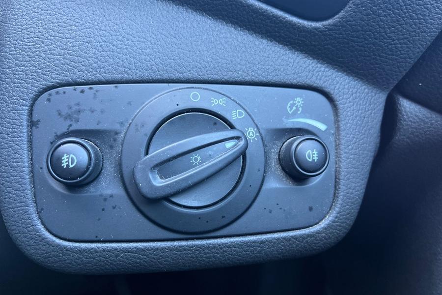 Ford C-MAX Photo autoimg-a320ad6d01a5b3a17267f336f17b5cc40ae9c30b.jpg