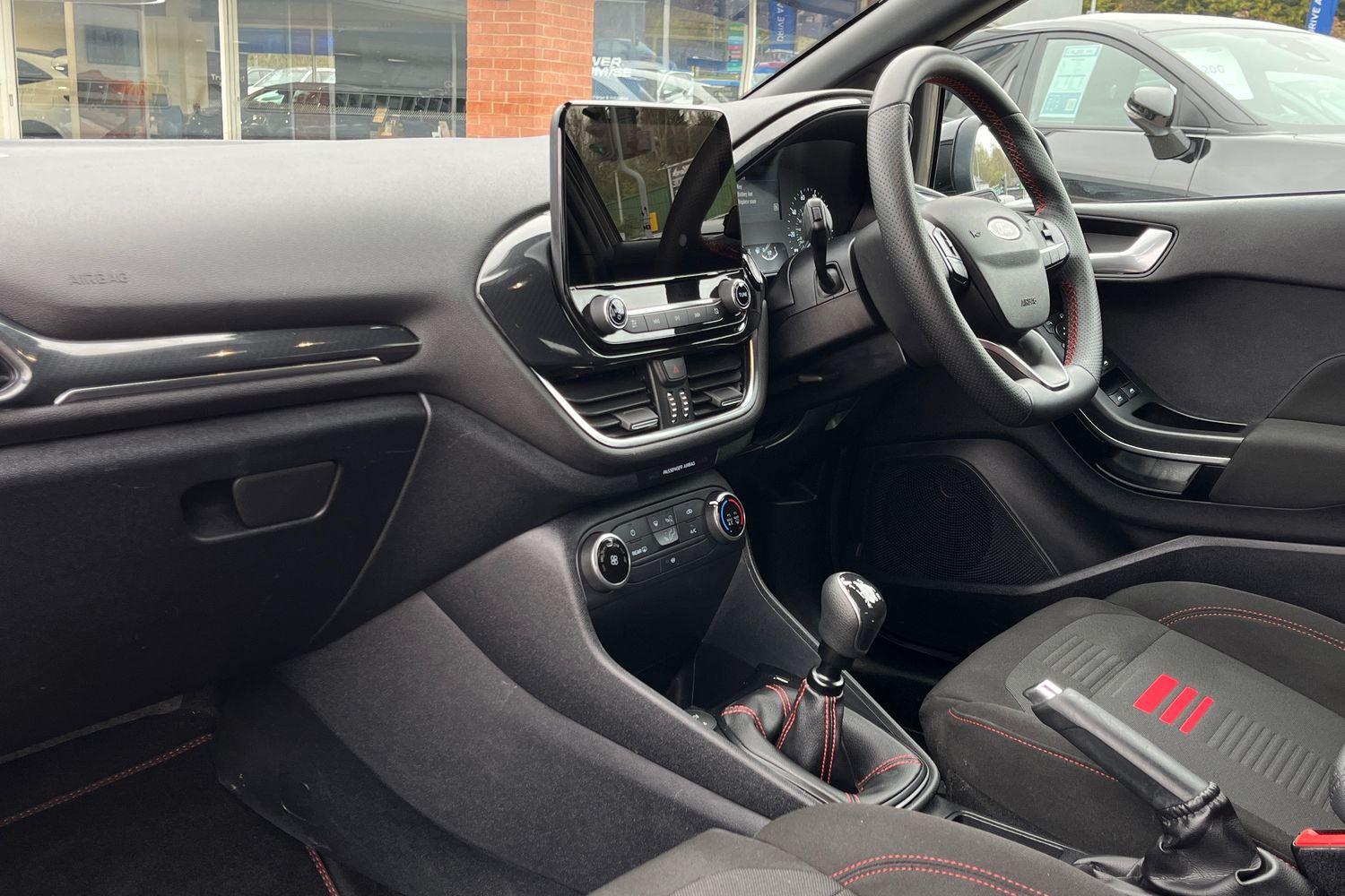 Ford Fiesta Photo 17