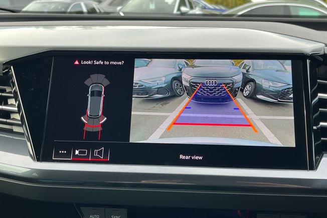 AUDI Q4 e-tron Photo 22