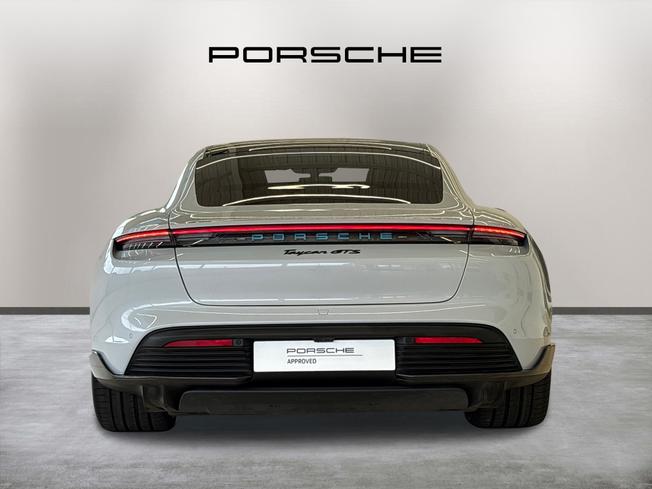 Porsche Taycan Photo 6