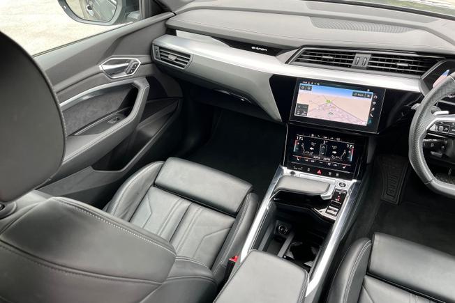AUDI e-tron Photo 56