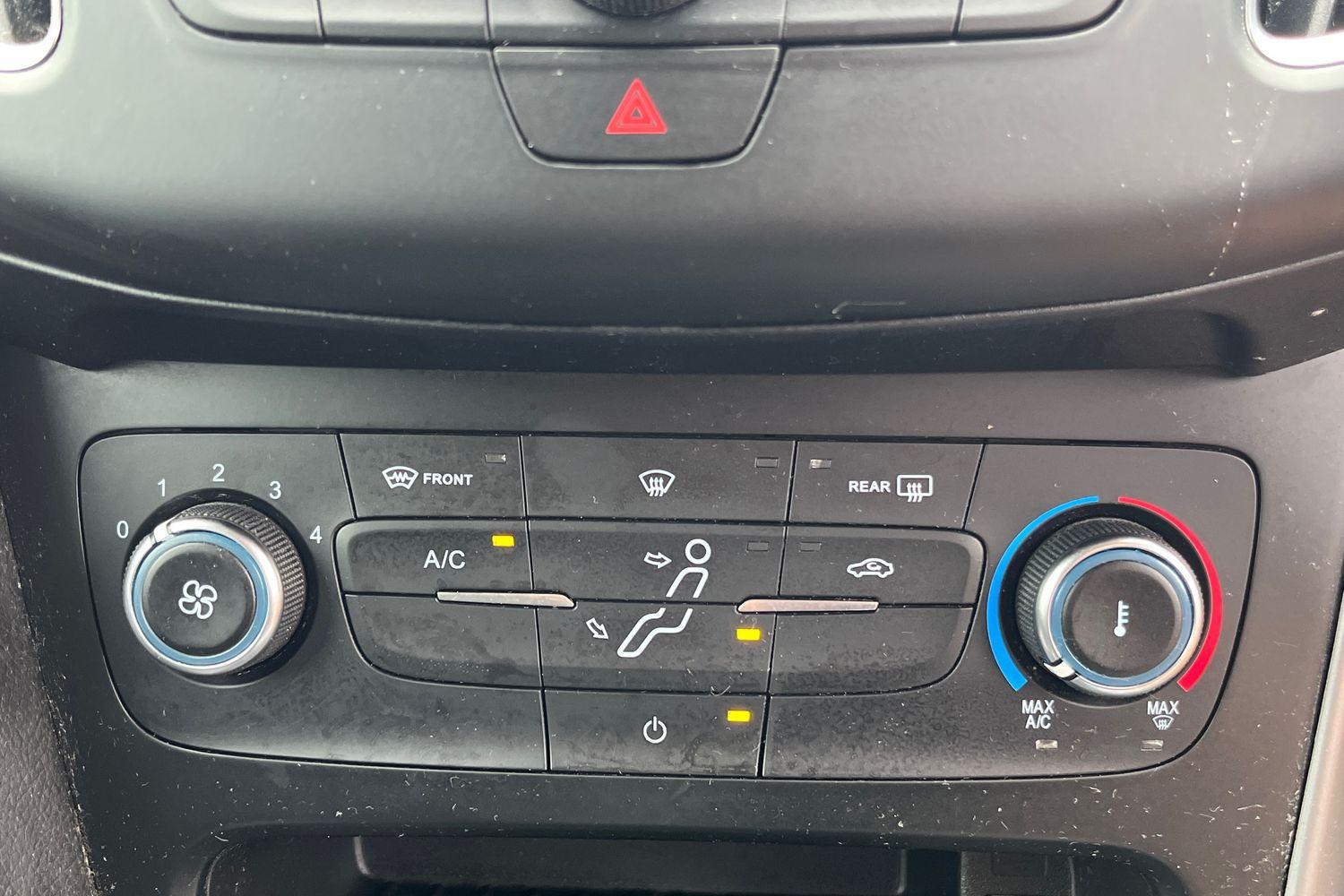 Ford FOCUS Photo 35