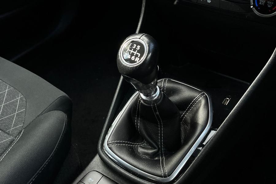Ford FIESTA Photo autoimg-a341ed2cf1329fc444e53cd74c5239f03473f7d7.jpg
