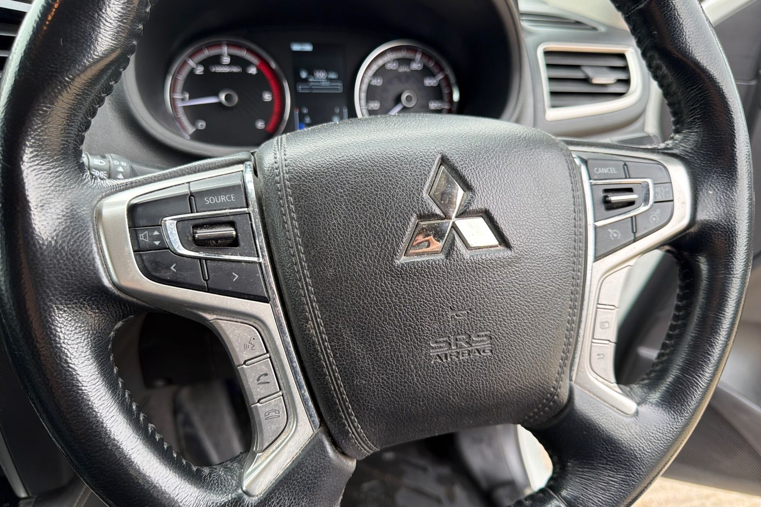 Mitsubishi L200 Photo 38