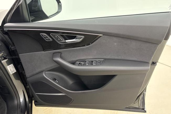 Audi Q8 Photo 21