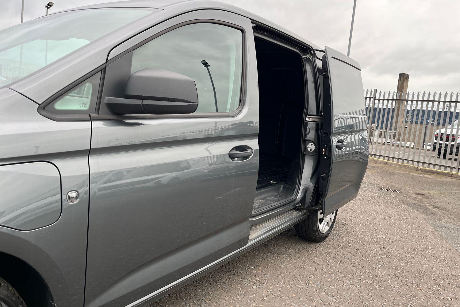 Ford TRANSIT CONNECT Photo 17